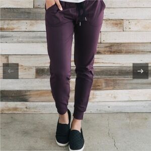 Plum Zyia Unwind Joggers.  Size Small
